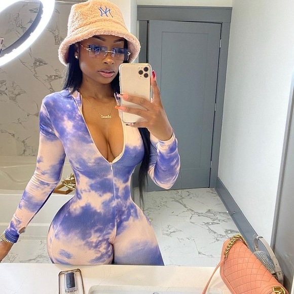 💕😍❤️MAKE AN OFFER! POP PINK JUMPSUIT❤️😍💕 - Picture 2 of 3